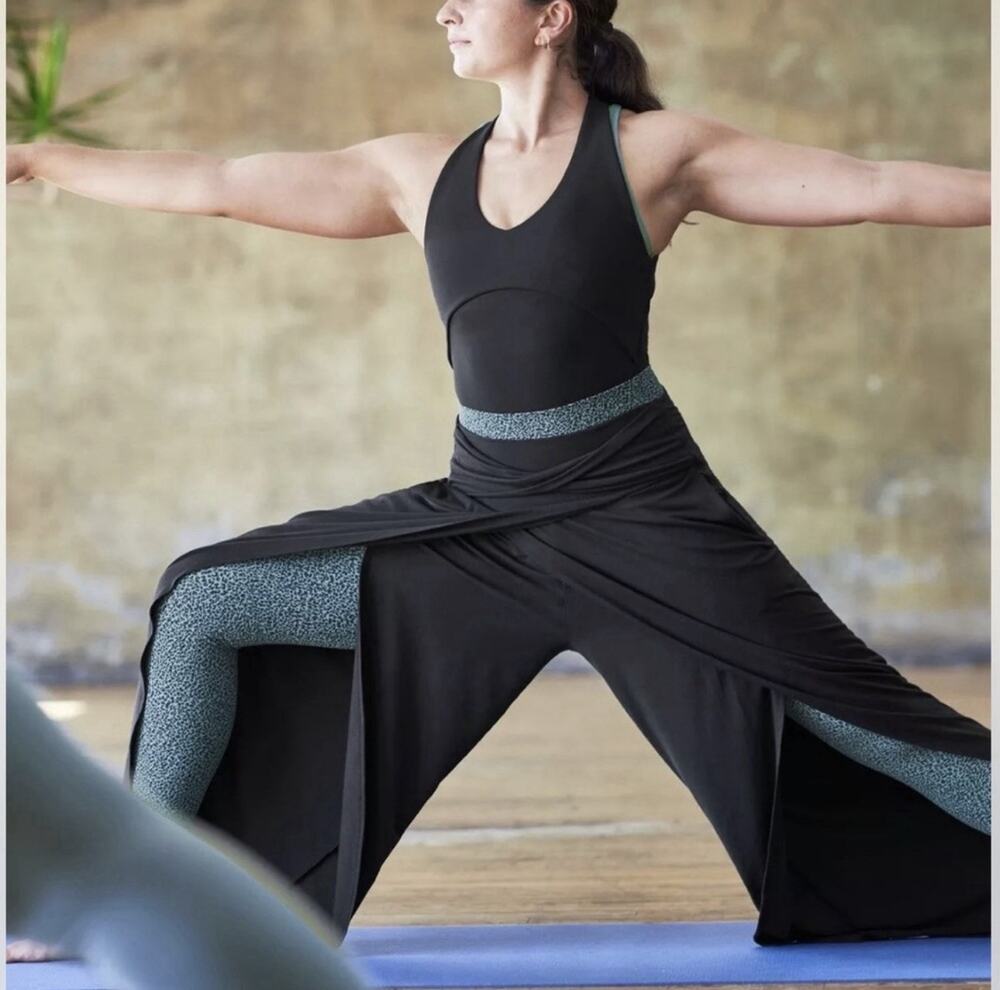 Athleta Pirouette Leotard Bodysuit Black Criss Cross Back Yoga Dance Medium